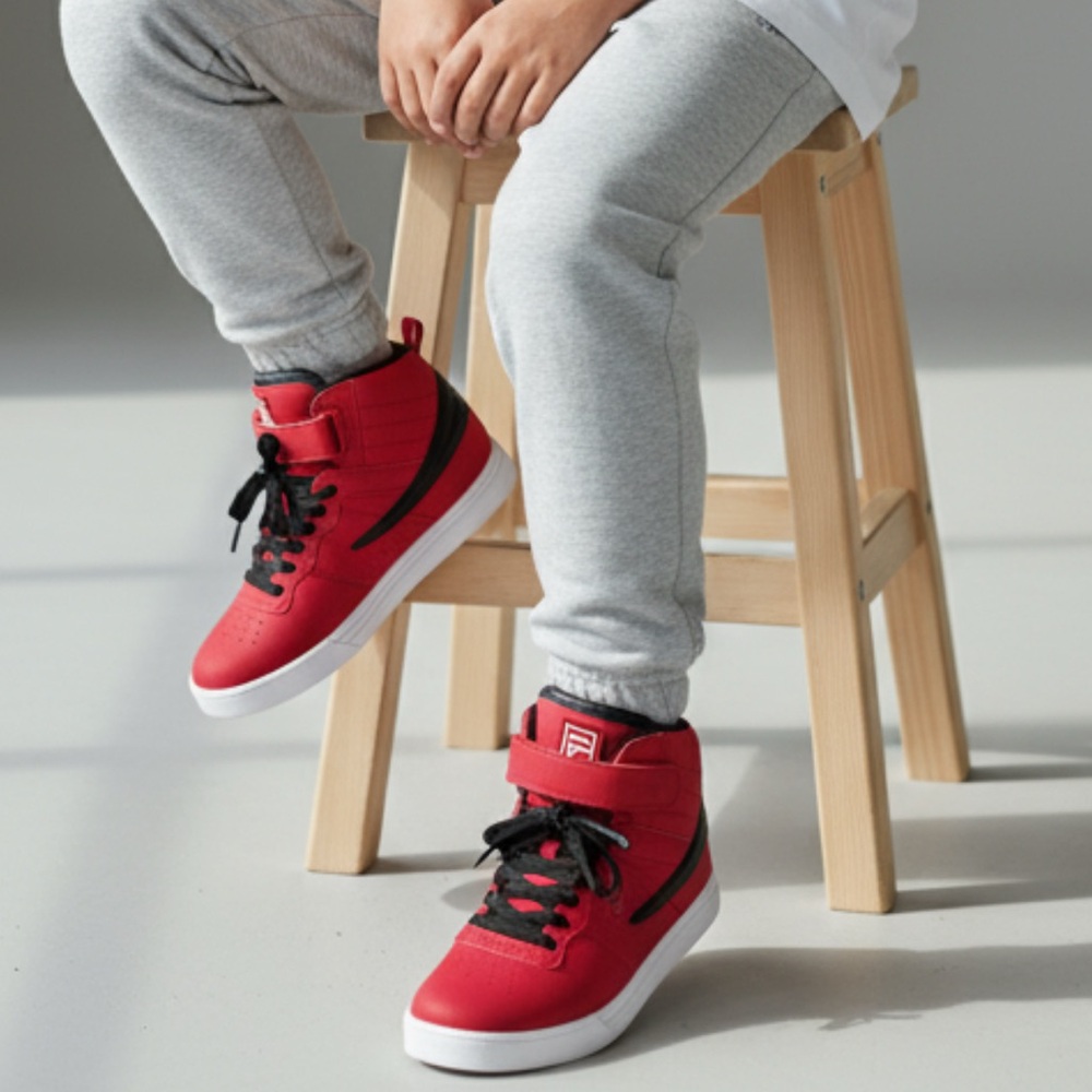 Fila RN 91175 Kids Size 1.5 Red and Black Sneakers
